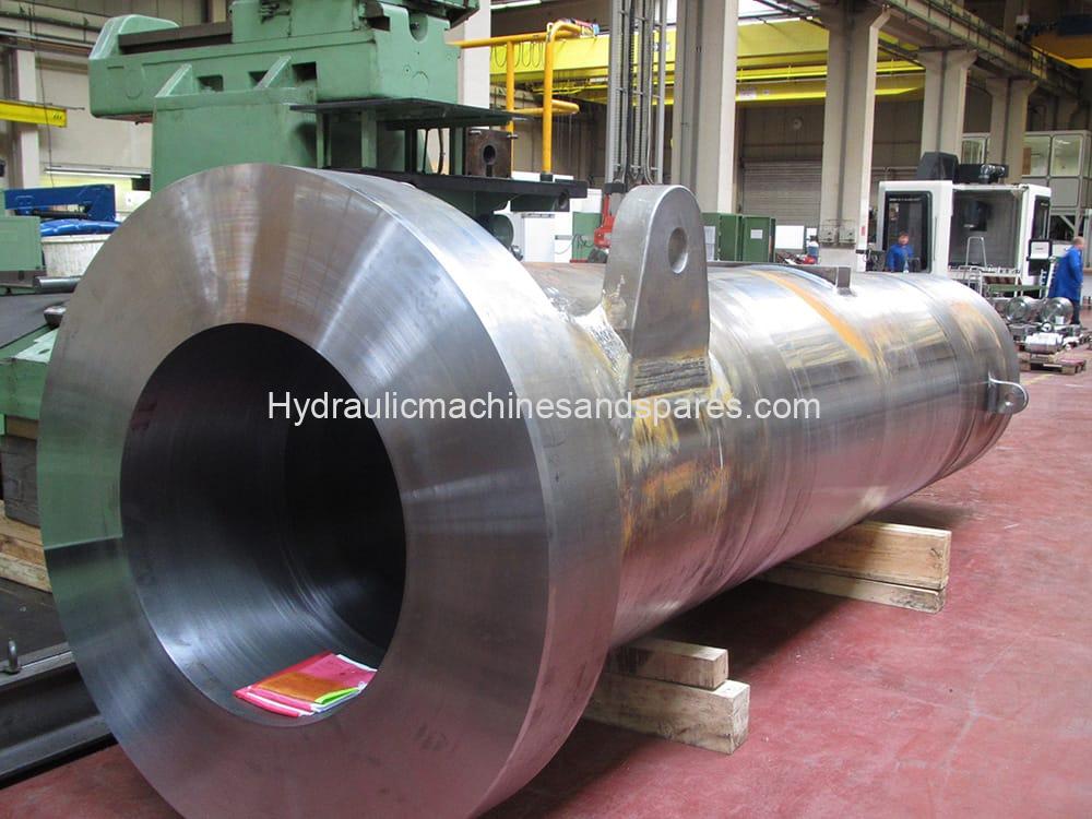 Hydraulic press main cylinder